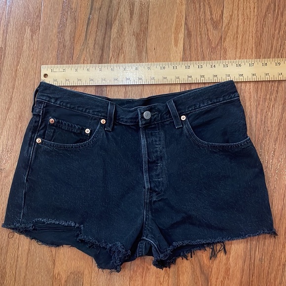 Levi’s 501 Black Women’s Shorts Cut Offs Raw Hem ButtonFly Size Tag 31 - Picture 5 of 13